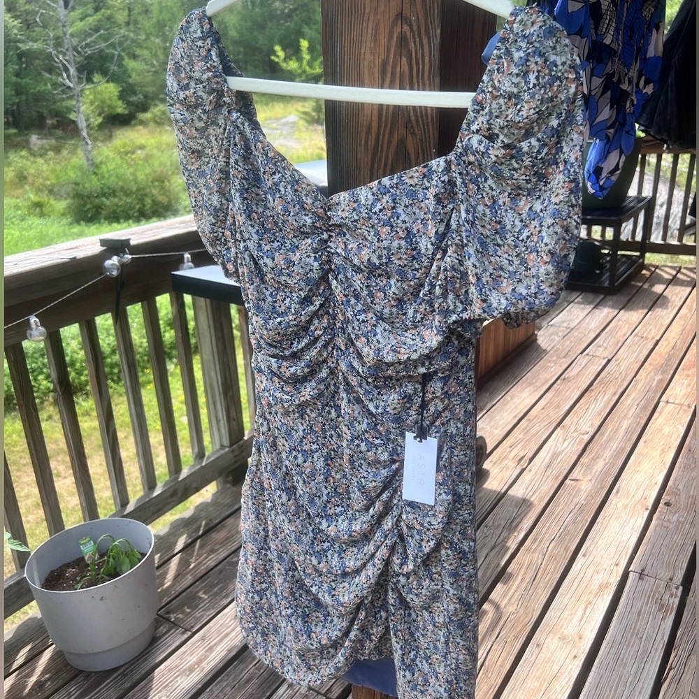 ASTR THE LABEL floral mini dress
